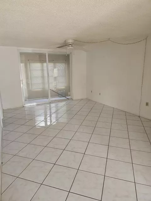 8060 Sunrise Lakes Dr E #109, Sunrise, FL 33322