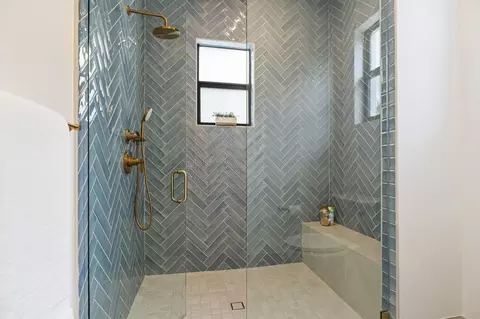 Bath - 5634 Shirley Dr, Jupiter, FL 33458 photo 2 of 12