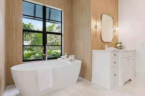 Bath - 5634 Shirley Dr, Jupiter, FL 33458 photo 4 of 12