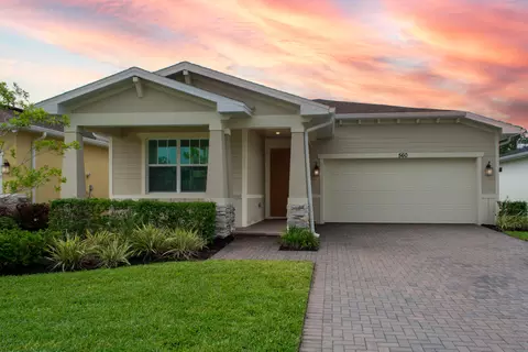 560 Veridian Cir NW, Palm Bay, FL 32907