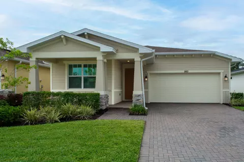 560 Veridian Cir NW, Palm Bay, FL 32907
