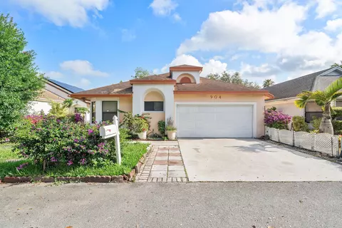 904 Magnolia Ave, North Lauderdale, FL 33068