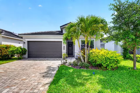 7527 Moonrise Dr, Lake Worth, FL 33467