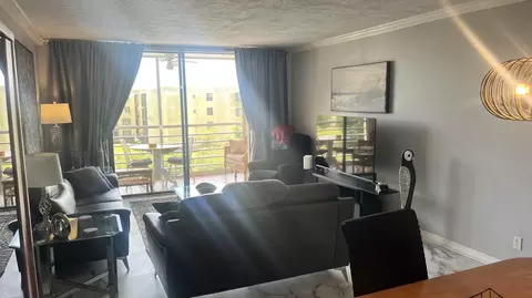 2871 Somerset Dr #414, Lauderdale Lakes, FL 33311