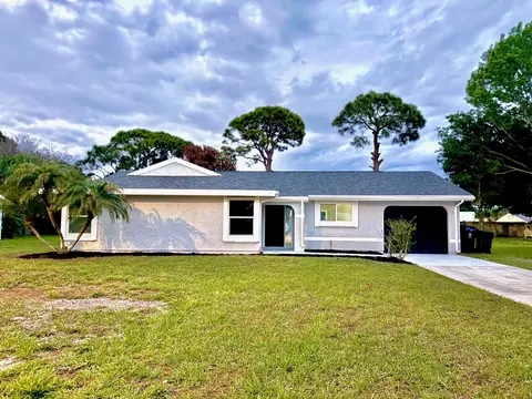 1343 SE Vestridge Ln, Port Saint Lucie, FL 34952