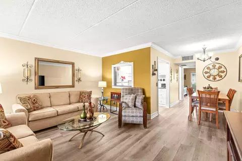 600 Village Green Ct #211, Palm Springs, FL 33461