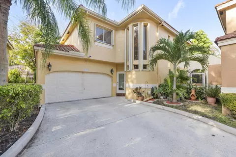 11377 Lakeview Dr, Coral Springs, FL 33071