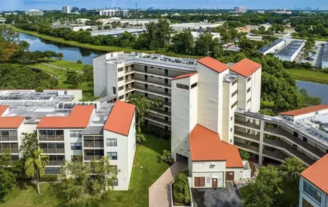 2314 S Cypress Bend Dr UNIT 313, Pompano Beach, FL 33069