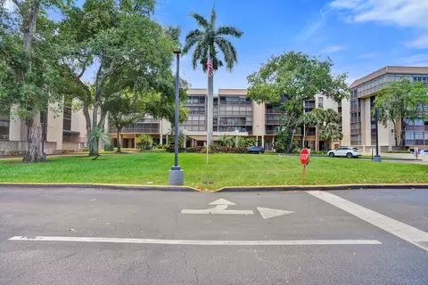 2800 N 46th Ave #A302, Hollywood, FL 33021