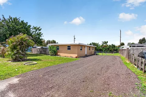 1537 E Breezy Ln, West Palm Beach, FL 33417