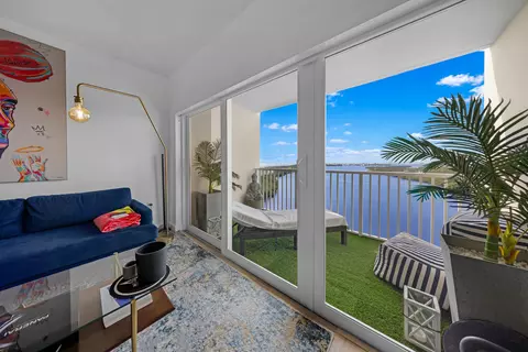 300 Bayview Dr #1614, Sunny Isles Beach, FL 33160