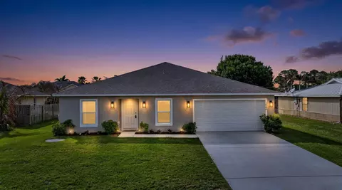 1932 SW Lennox St, Port Saint Lucie, FL 34953