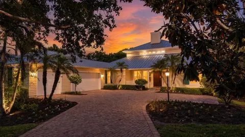230 Oak Hammock Ct SW, Vero Beach, FL 32962