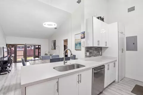 3414 Freedom Dr, Hollywood, FL 33021