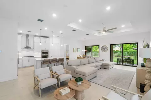 9303 Cape Honey Bee Ln, Lake Worth, FL 33467