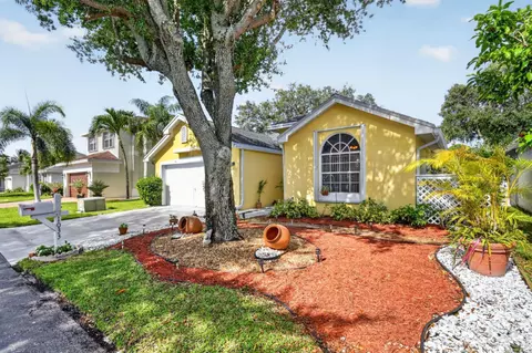 1033 Fairfax Cir W, Boynton Beach, FL 33436