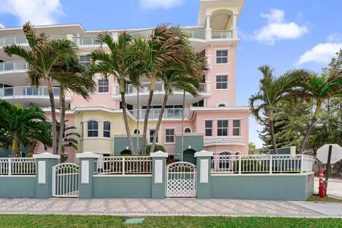 2051 SE 3rd St #TH8, Deerfield Beach, FL 33441
