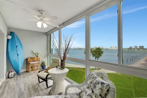 2936 Lake Shore Dr #309, Riviera Beach, FL 33404