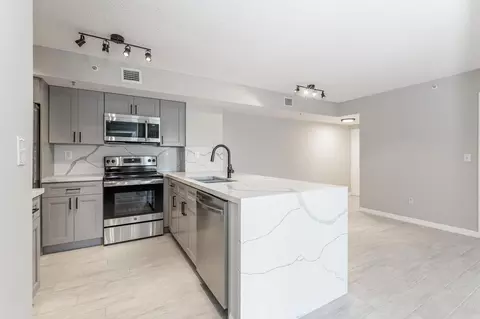 2600 S University Dr #208, Davie, FL 33328