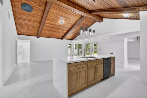 4701 NW 1st Pl, Deerfield Beach, FL 33442