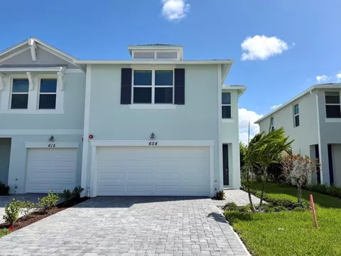 608 Salisbury Cir, Fort Pierce, FL 34982