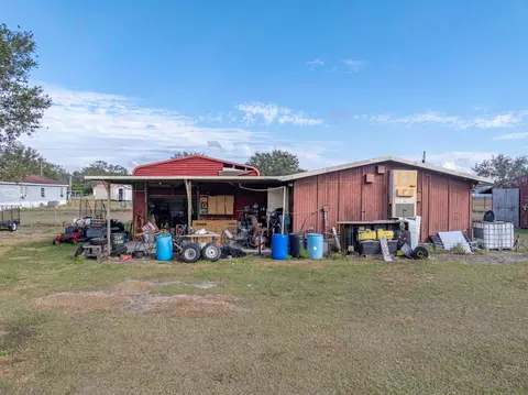 Exterior - 11404 Lithia Pinecrest Rd, Lithia, FL 33547 photo 15 of 17
