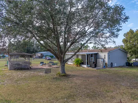 Exterior - 11404 Lithia Pinecrest Rd, Lithia, FL 33547 photo 13 of 17