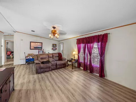 Living - 11404 Lithia Pinecrest Rd, Lithia, FL 33547 photo 3 of 4