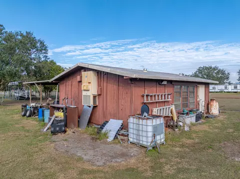 Exterior - 11404 Lithia Pinecrest Rd, Lithia, FL 33547 photo 16 of 17