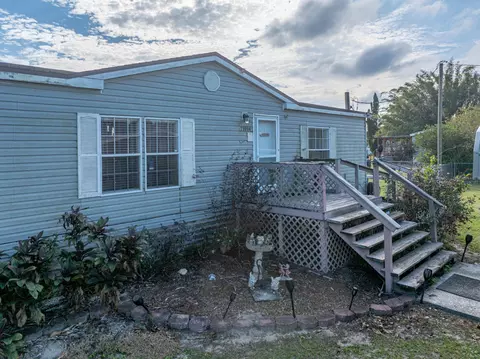 Exterior - 11404 Lithia Pinecrest Rd, Lithia, FL 33547 photo 3 of 17