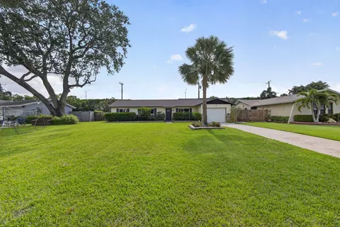 9820 Jonquil Cir N, Palm Beach Gardens, FL 33410