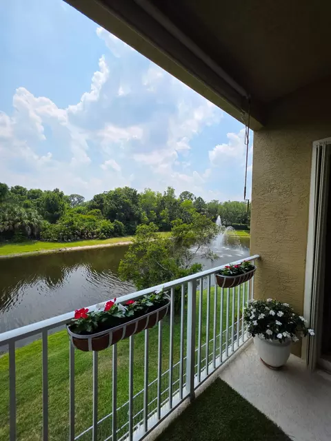 1560 SE Hampshire Way #204, Stuart, FL 34994