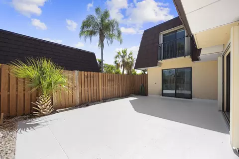 Exterior - 6136 SE Riverboat Dr, Stuart, FL 34997 photo 5 of 7