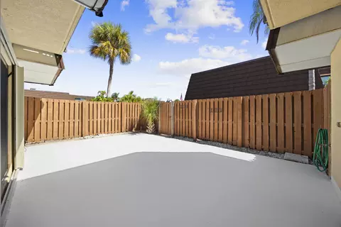 Exterior - 6136 SE Riverboat Dr, Stuart, FL 34997 photo 6 of 7