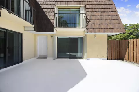 Exterior - 6136 SE Riverboat Dr, Stuart, FL 34997 photo 4 of 7
