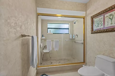 Bath - 16997 Freshwind Cir, Jupiter, FL 33477 photo 4 of 5