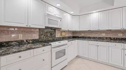 Kitchen - 16997 Freshwind Cir, Jupiter, FL 33477 photo 1 of 3