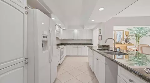 Kitchen - 16997 Freshwind Cir, Jupiter, FL 33477 photo 2 of 3