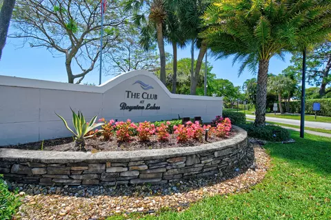4 Knightsbridge Ln, Boynton Beach, FL 33426