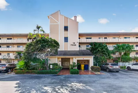 7006 Huntington Ln #404, Delray Beach, FL 33446
