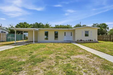 215 SE Airoso Blvd, Port Saint Lucie, FL 34983