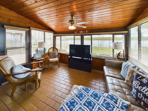 Living - 8348 Us-441, Okeechobee, FL 34974 photo 1 of 1