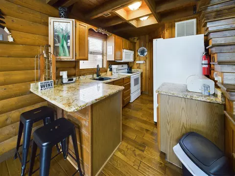 Kitchen - 8348 Us-441, Okeechobee, FL 34974 photo 1 of 3