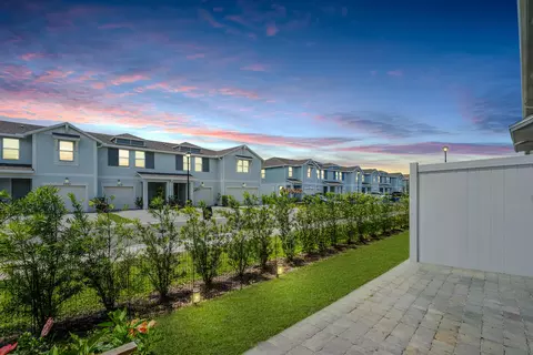 Exterior - 5739 SEdgewater Cir, Stuart, FL 34997 photo 4 of 10
