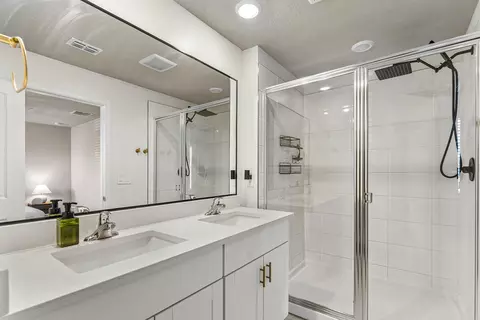 Bath - 5739 SEdgewater Cir, Stuart, FL 34997 photo 2 of 3