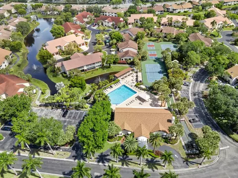 3333 Jog Park Dr, Greenacres, FL 33467