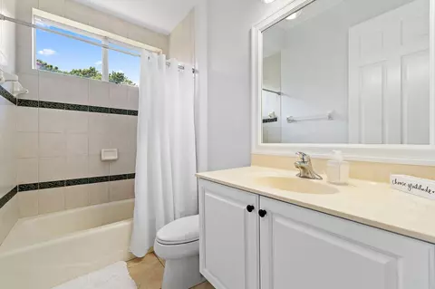Bath - 19189 Tamara Ln, Jupiter, FL 33458 photo 2 of 3