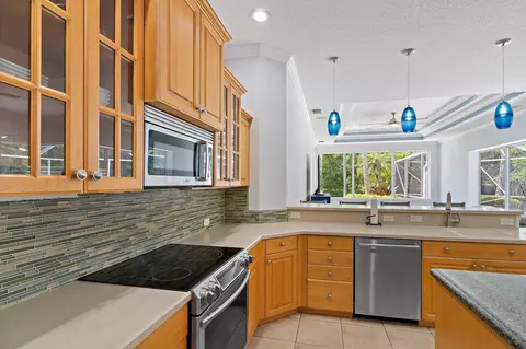 Kitchen - 19189 Tamara Ln, Jupiter, FL 33458 photo 4 of 5
