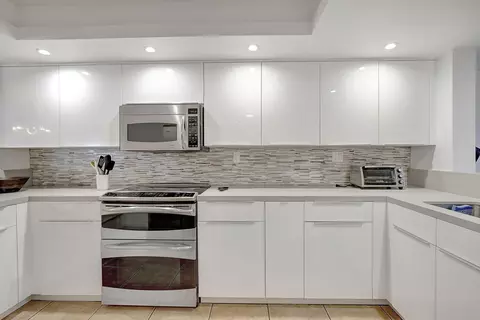 141 SW 96th Ter #302, Plantation, FL 33324