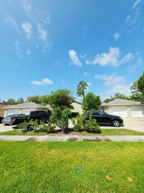 1157 Hyacinth Pl, Wellington, FL 33414